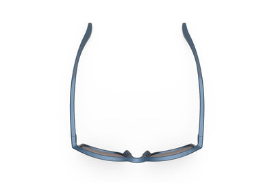 Rudy Project Spinair 57 lifestyle sunglasses are perfect for all outdoor activities and they're prescription ready#color_spinair-57-metal-night-matte-frame-with-multilaser-rose-gold-lenses