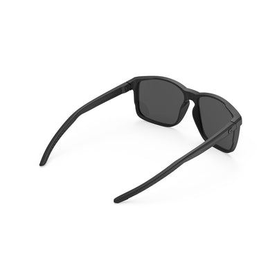 Rudy Project lifestyle and beach prescription sunglasses#color_overlap-black-matte-frame-with-polar-3fx-grey-lenses